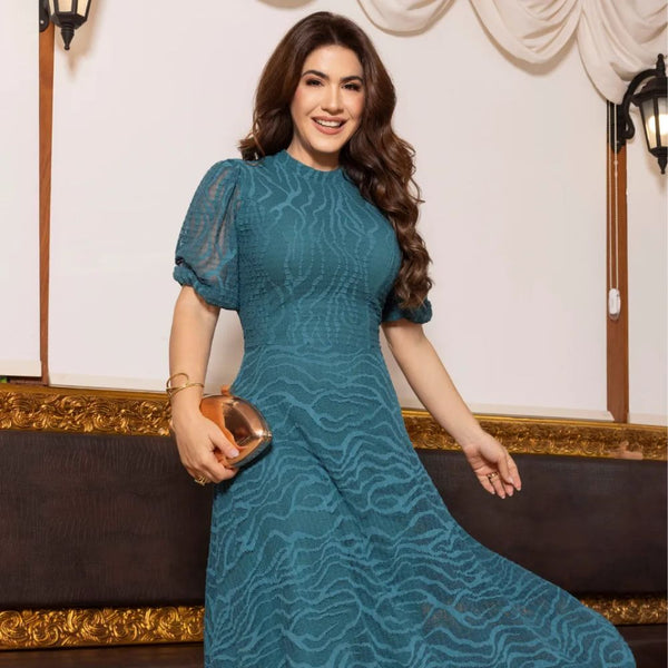 Vestido Midi Renda Plissada com Manga 3/4 Elegante e Forro