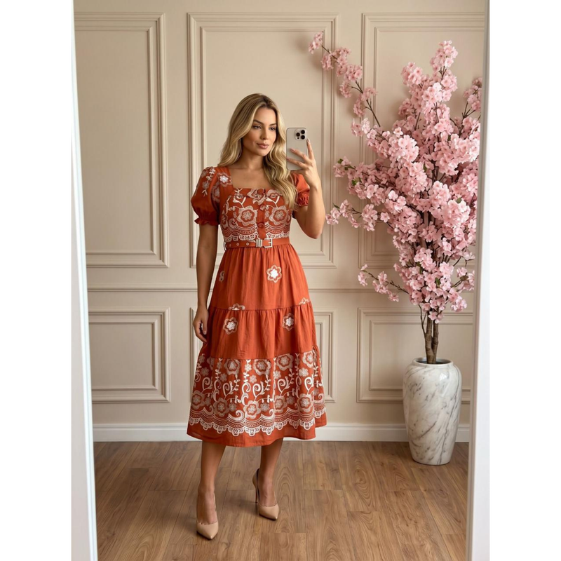 Vestido Midi Bordado Terracota Ametista Suave com Cinto – AL002