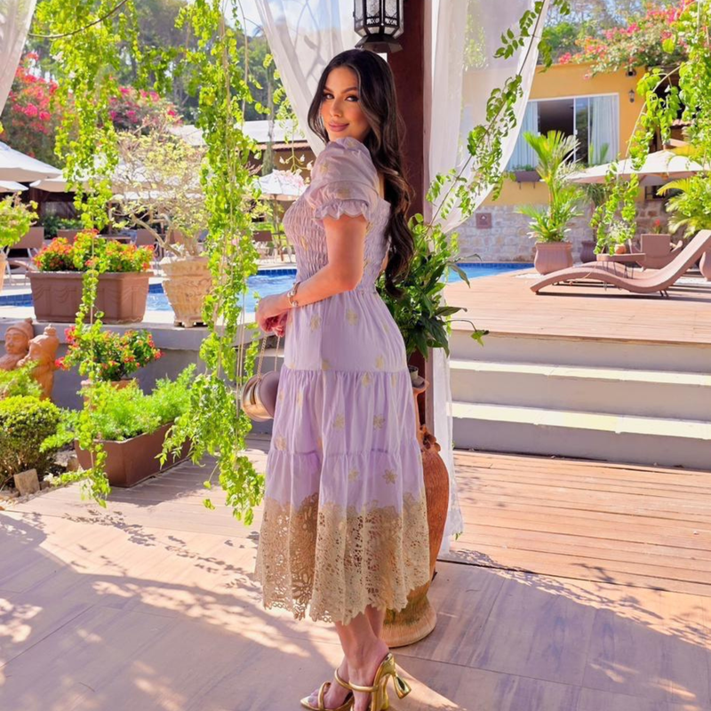 Vestido Midi Lilás Bordado Feminino Elegante Manga Curta com Detalhes Delicados AL009