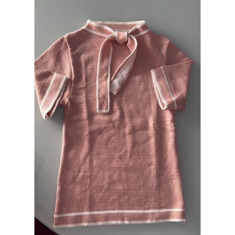 Blusa Feminina Tricô Rosa com Laço na Gola Manga Curta Elegante – BL003